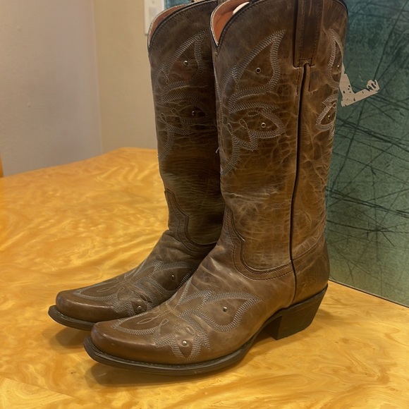 Savannah Boot- Distressed Gray - Picture 2 of 3